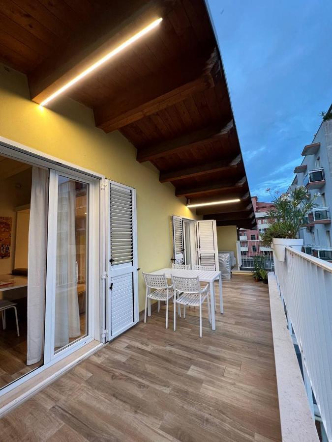 דירות פסקרה Casa Klimt Vicinissima Al Mare Parcheggio Privato Gratuito Se Disponibile מראה חיצוני תמונה