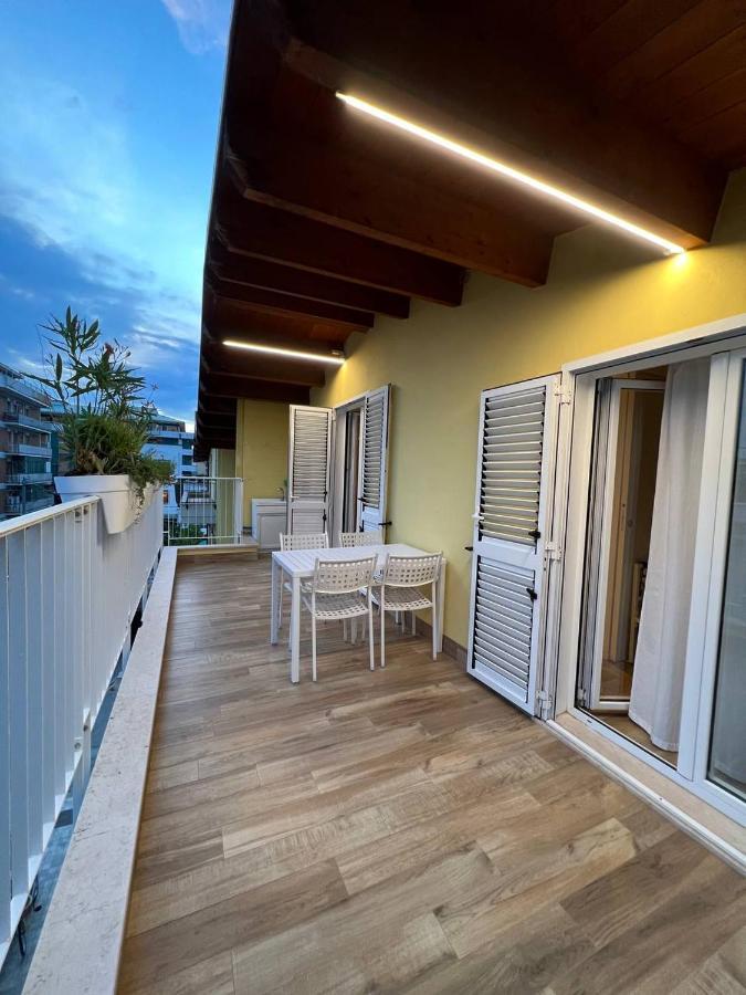 דירות פסקרה Casa Klimt Vicinissima Al Mare Parcheggio Privato Gratuito Se Disponibile מראה חיצוני תמונה